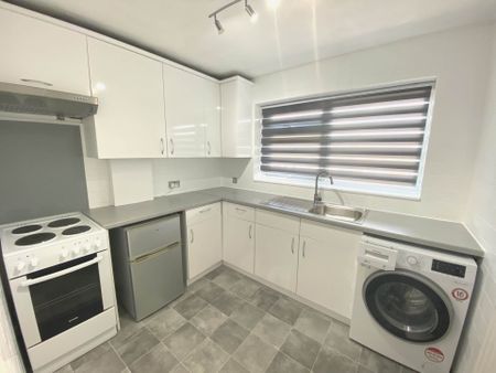 Price £1,320 pcm - Available 09/05/2026 - Part Furnished - Photo 4