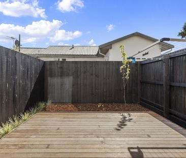 Stunning near new two bedroom townhouse - Spreydon - Photo 3