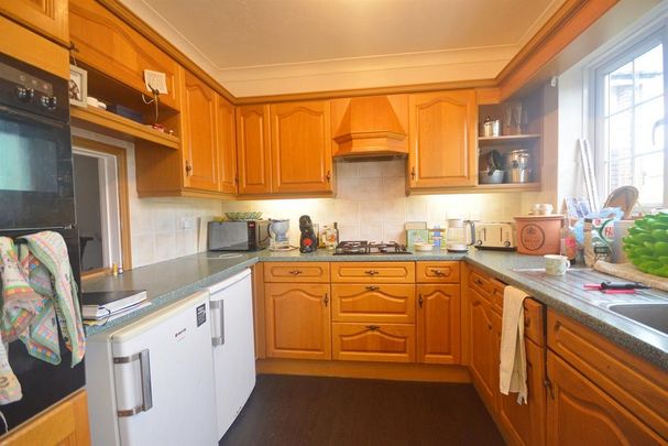 2 bedroom end of terrace house to rent - Photo 1