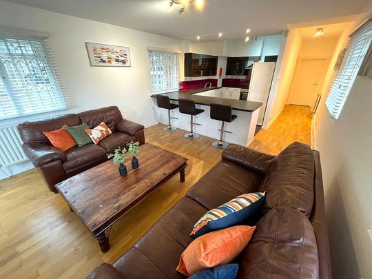 1 bedroom in a flat share to rent - Photo 1