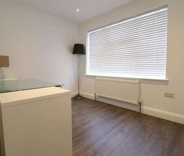 Edgwarebury Lane, Edgware, Middlesex, HA8 - Photo 4