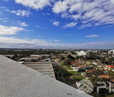 Exclusive Penthouse Apartment, Spectacular Views, Riverbank Location!! - Photo 2