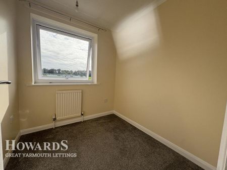 3 bedroom semi-detached house to rent - Photo 5