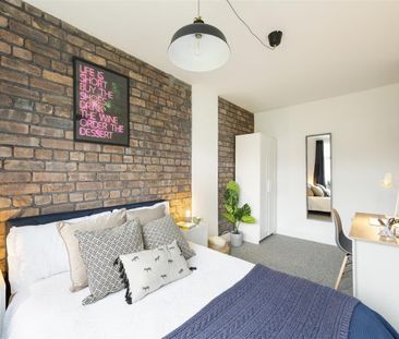 Charlton Road, Kingswood - Photo 1
