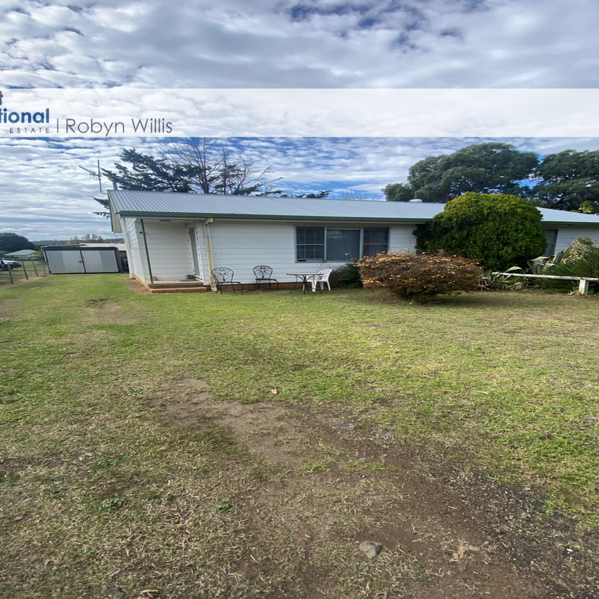 Charming 1-Bedroom Unit with Spacious Yard - Photo 2