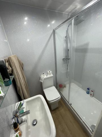 3 bedroom flat to rent - Photo 3