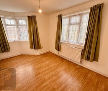3 bedroom flat to rent - Photo 4
