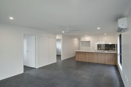 HOME IN POPULAR ESTATE! - Photo 5