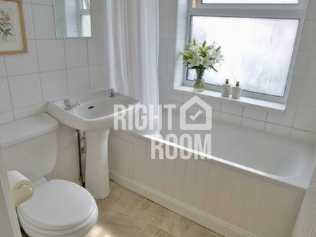 Room 3, Burgess Road, Southampton SO16 - Photo 5