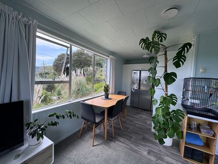 Sunny 3 bedroom home in paradise - Photo 4
