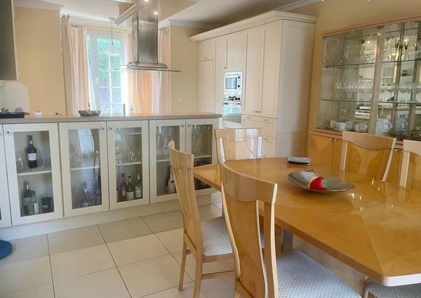 FOR RENT: SPACIOUS AND ELEGANT VILLA IN MORAIRA with 4 bedrooms for LONG TERM