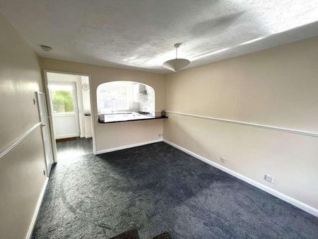 Shard Close, East Hunsbury, Northampton, NN4 - Photo 2