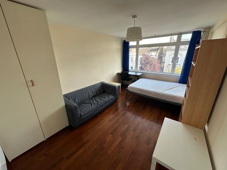 4 bedroom flat to rent - Photo 4