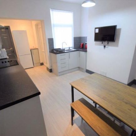 4 bedroom terraced house to rent - Photo 1