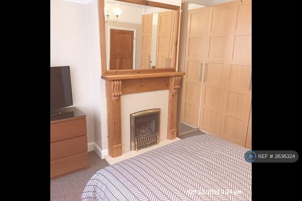 1 bedroom in a house share to rent - Photo 1
