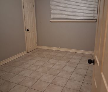 For Lease - 5004 Saint Clair Avenue Unit# Main, Niagara Falls, Ontario - Photo 5