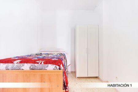 Calle Farmaceútico Murillo Herrera, Sevilla, Andalusia 41010 - Photo 4