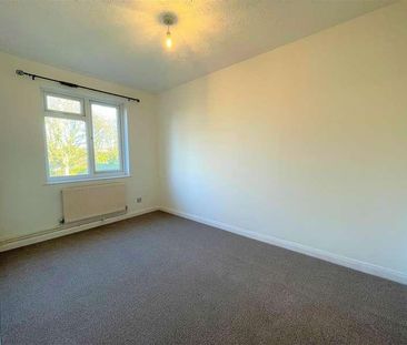 Heathfield, Basingstoke, RG22 - Photo 1