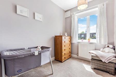 3 bedroom semi-detached house to rent - Photo 5