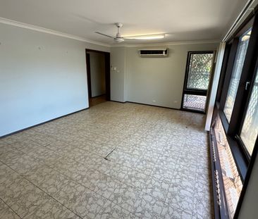 AMPLE PARKING ON ACACIA - Well Maintained 3x1 - Photo 1