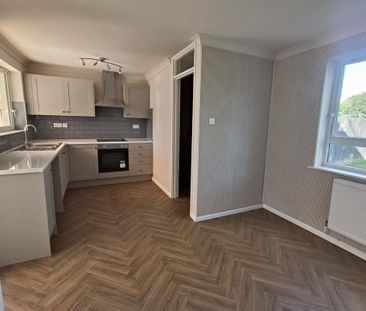 3 bedroom end of terrace house to rent - Photo 1