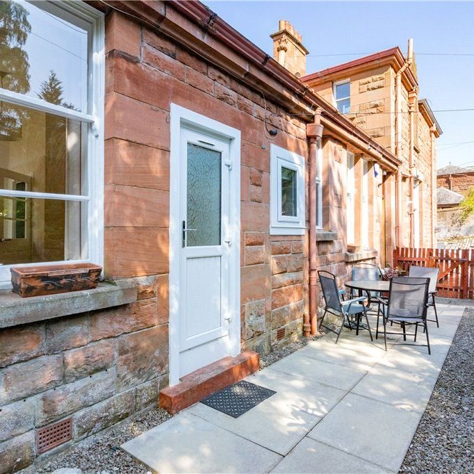 Flat 2, 8 Whittingehame Gardens, 1103 Great Western Road - Photo 1