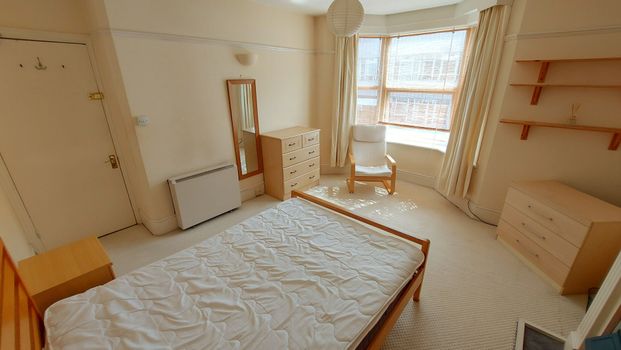 Charlecote Road, Worthing - Photo 1