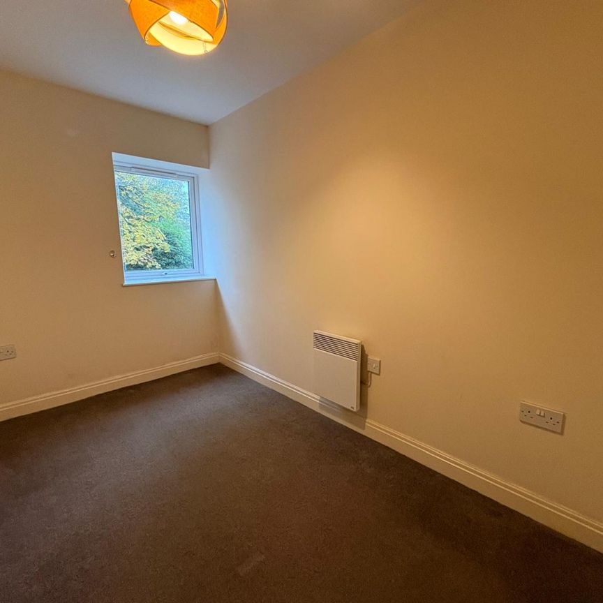 6 Royal Court, Hindley, , UK - Photo 1