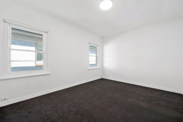 RENOVATED DECO APARTMENT - Photo 1