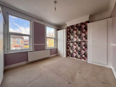 Guide Price £2,500 pcm - Available 29/12/2025 - Unfurnished - Photo 3