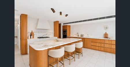 ARCHITECTURALLY DESIGNED BELLEVUE HILL APARTMENT WITH SWEEPING HARBOUR VIEWS & BESPOKE INTERIORS! - Photo 4