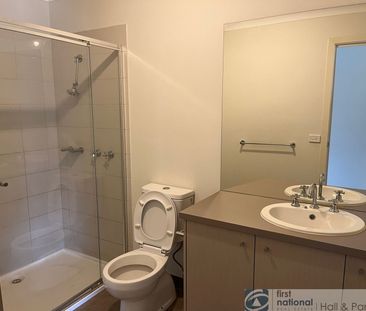 Spacious, Modern Four Bedroom Townhouse - Photo 6