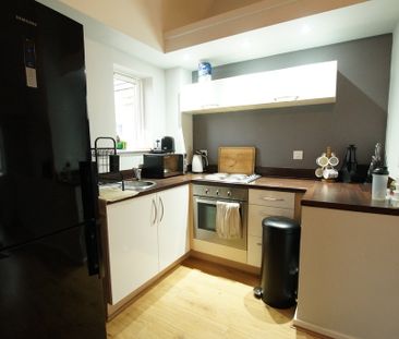 2 bedroom Town House to let - Photo 3