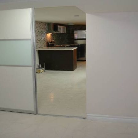 Little Italy - renovated 1 bedroom basement - Photo 4