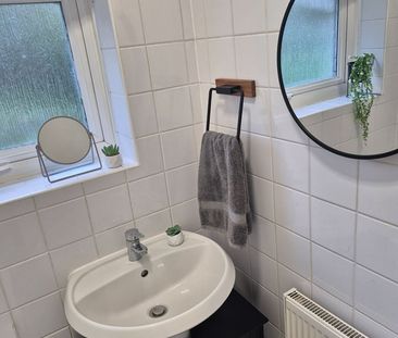 Room in a Shared House, Knepp Close, BN2 - Photo 5