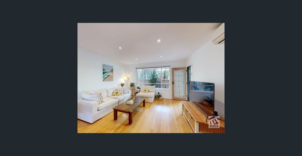 LIGHT FILLED APARTMENT IN GREAT LOCATION! - Photo 1