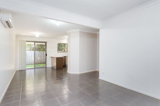 Modern 3 bedroom townhouse in a brilliant location! - Photo 1