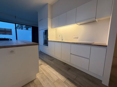 Gelijkvloers één-slaapkamerappartement in centrum Roeselare! - Photo 3