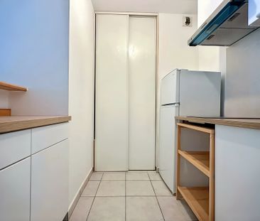Location Appartement 1 pièce 28m² ST DENIS 97400 - Photo 1