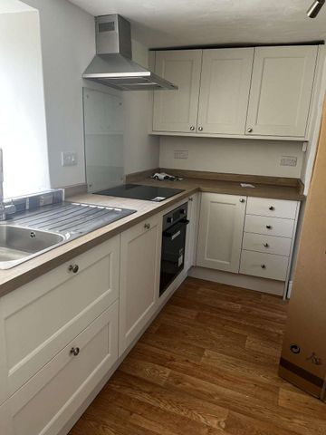 A beautifully renovated three double bedroom semi-detached period cottage situated in the sought-after village of Neston, surrounded by open countryside and som - Photo 4