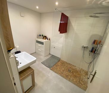 moderne 4,5 Zi Wohnung - 104m2 - Balkon mit Alpensicht - Garage - Photo 6