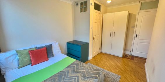 Room in a Shared House, Grosvenor Road, E14 - Photo 3