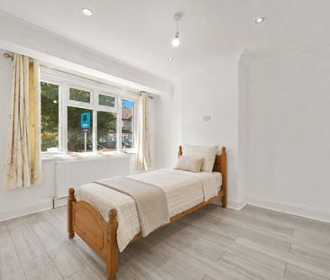 3 bedroom mid terraced house to rent, - Photo 4