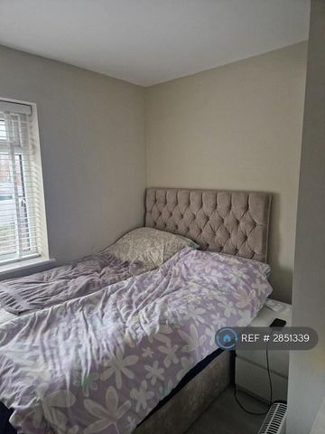3 bedroom end of terrace house to rent - Photo 5