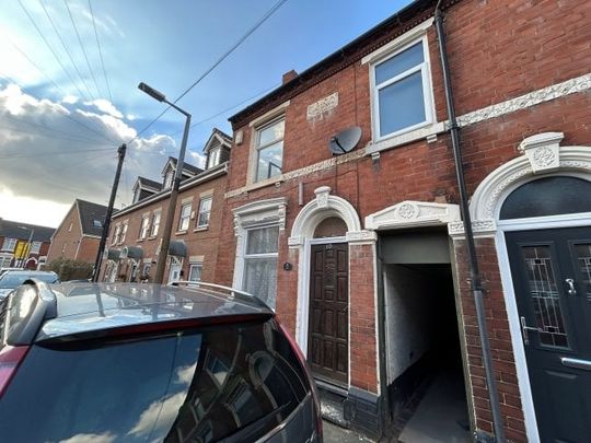 Sidaway Street, Cradley Heath, B64 - Photo 1