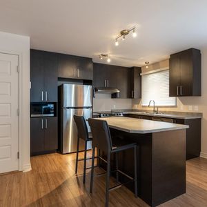 MAI JUIN JUILLET 2025 Longueuil – Saint-Hubert – Appartement 5 1/2 à louer – Ascenseur privé – Très luxueux – 2 balcons - Photo 2