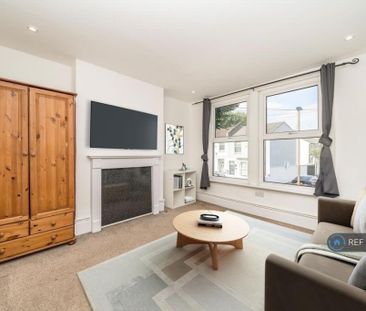 3 bedroom flat to rent - Photo 1