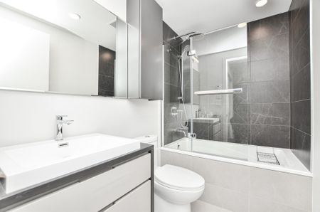 Condo for rent, Montréal (Ville-Marie) - Photo 3