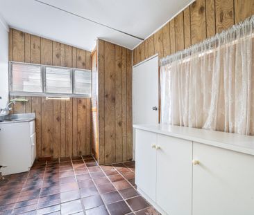 Charming Family Home with Spacious Living & Flexible Short-Term Lea... - Photo 6