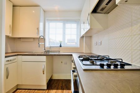 2 bedroom end of terrace house to rent - Photo 3